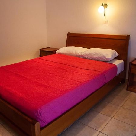 Hotel Adonis Kriopigi Ngoại thất bức ảnh