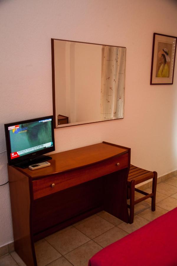 Hotel Adonis Kriopigi Ngoại thất bức ảnh