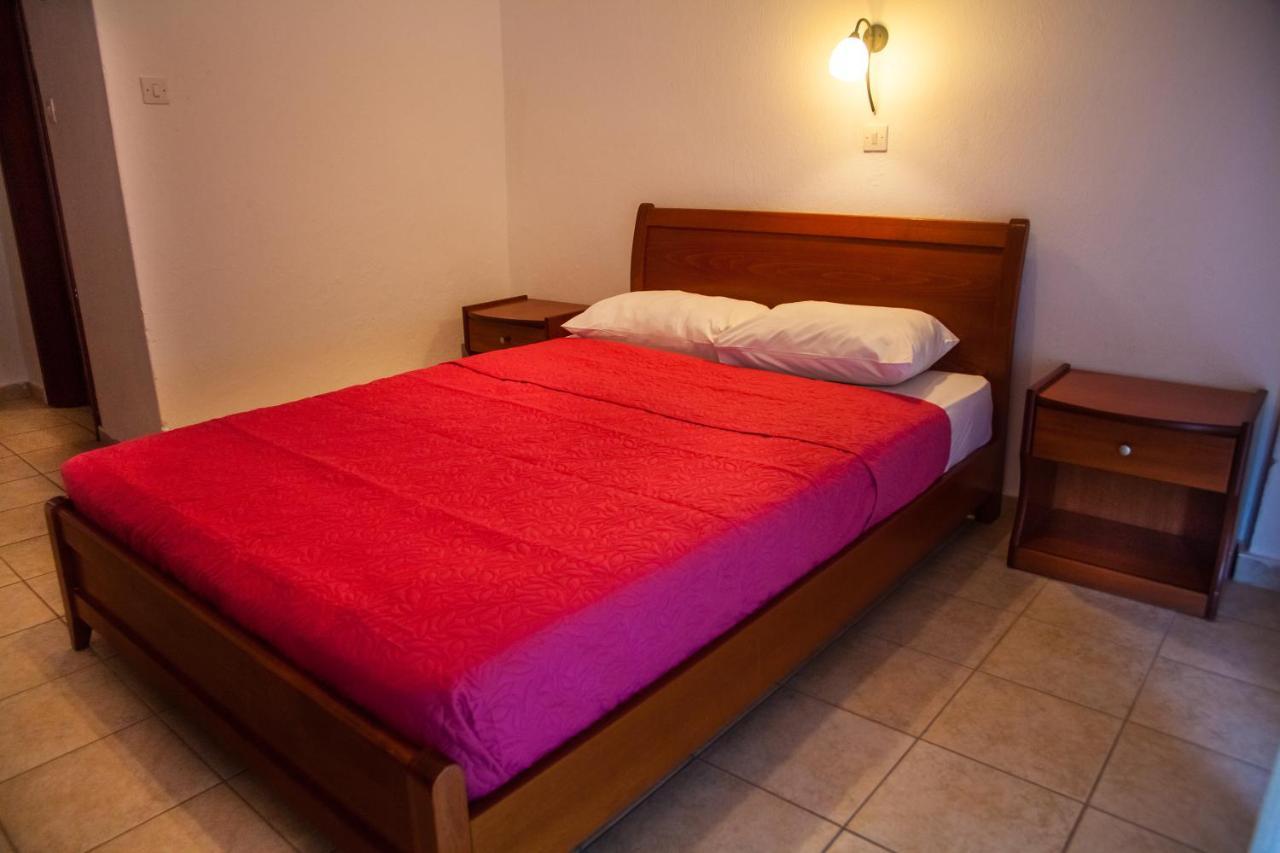 Hotel Adonis Kriopigi Ngoại thất bức ảnh