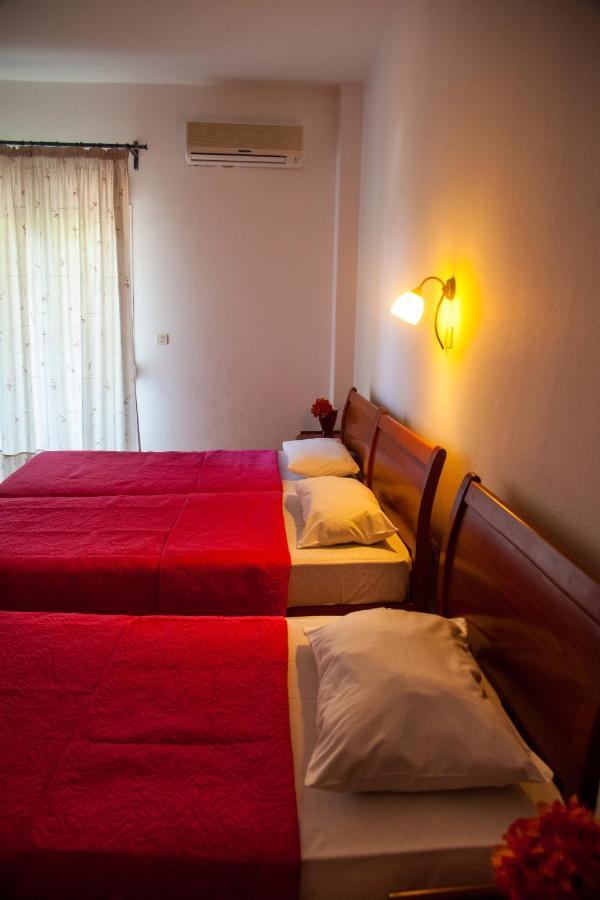 Hotel Adonis Kriopigi Ngoại thất bức ảnh