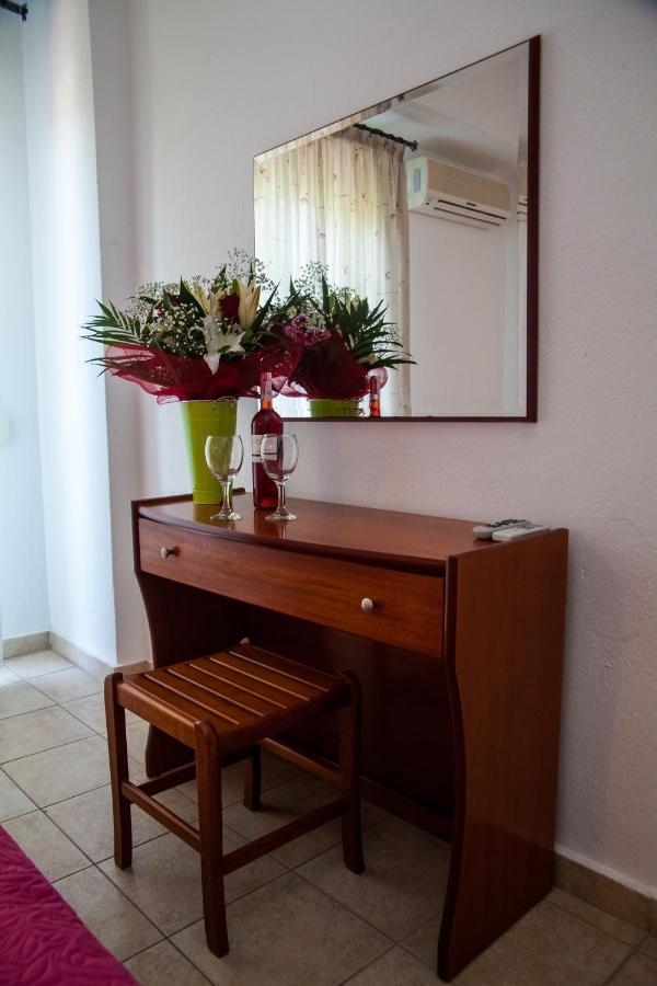 Hotel Adonis Kriopigi Ngoại thất bức ảnh